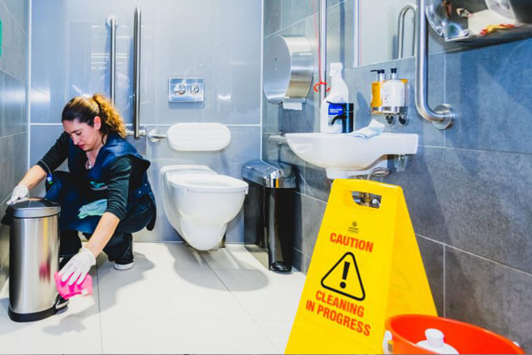 bathroom-cleaning-2 bathroom-cleaning-2